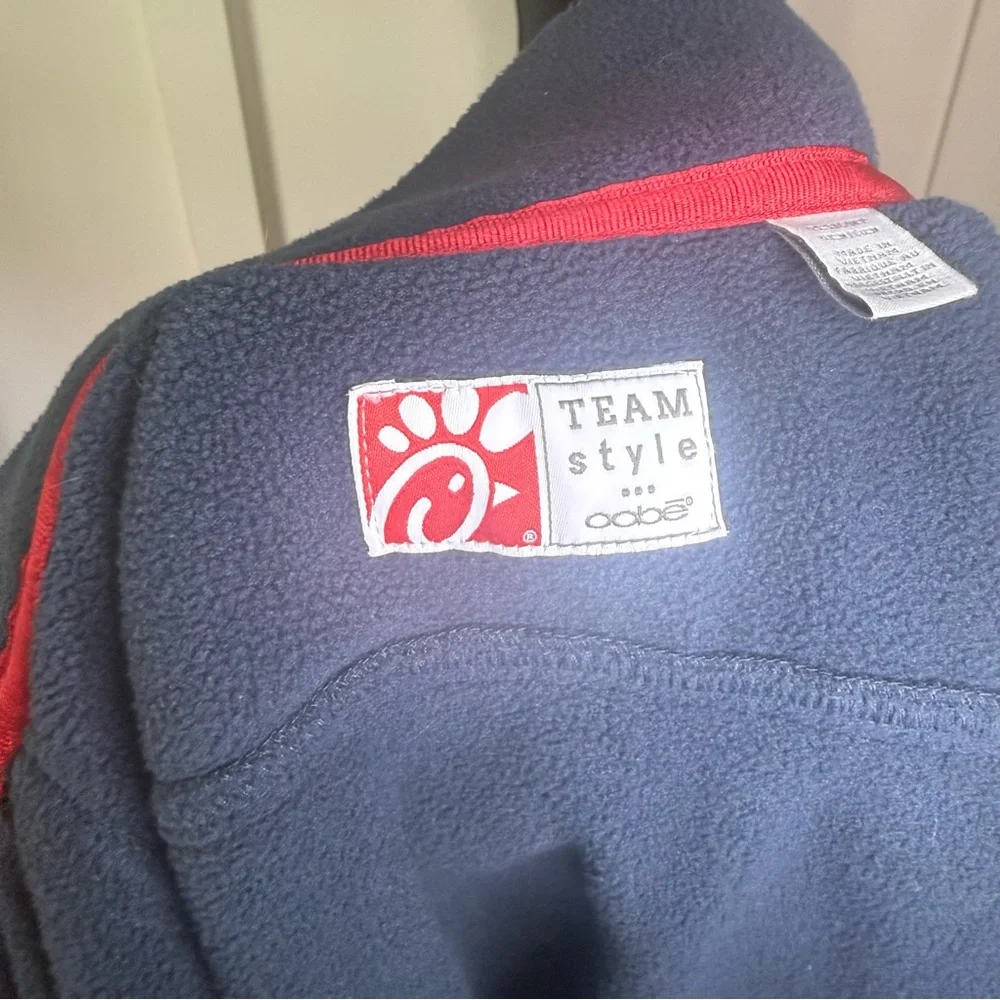 Chick-fil-A oobe Navy Zip-Up Fleece Jacket Women’s Small - Picture 4 of 5
